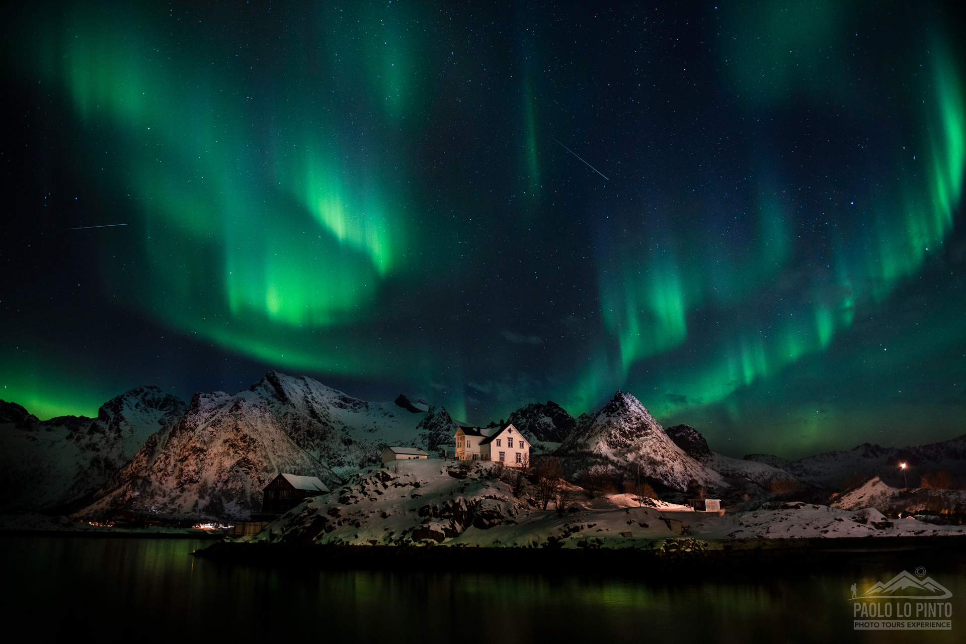 viaggio fotografico isole lofoten aurora boreale lungo il fiordo