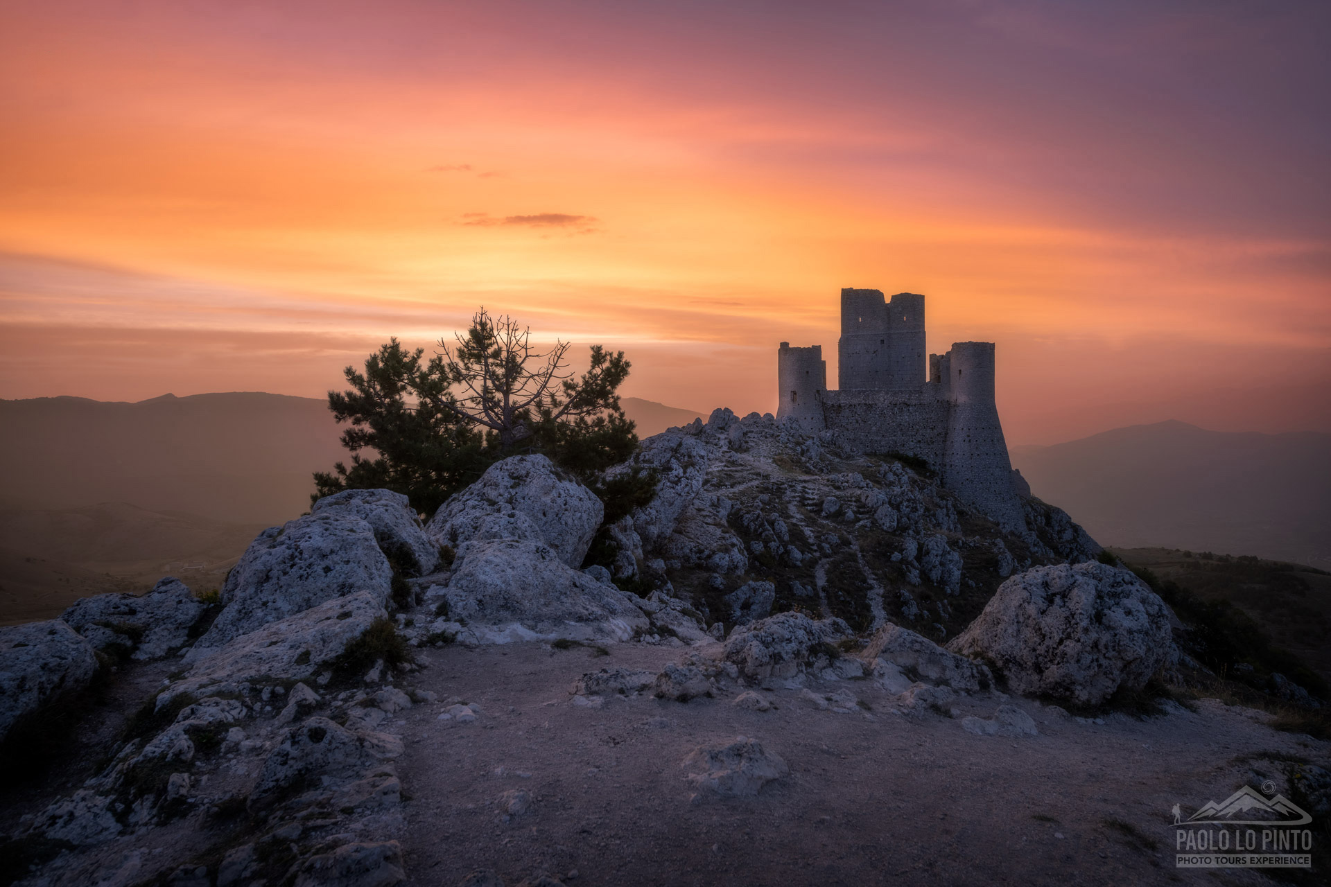 workshop-fotografico-a-rocca-calascio-sunrise workshop fotografico rocca calascio alba sul castello