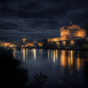 workshop fotografico roma by night castello di sant angelo e basilica di san pietro visti da lungo il tevere