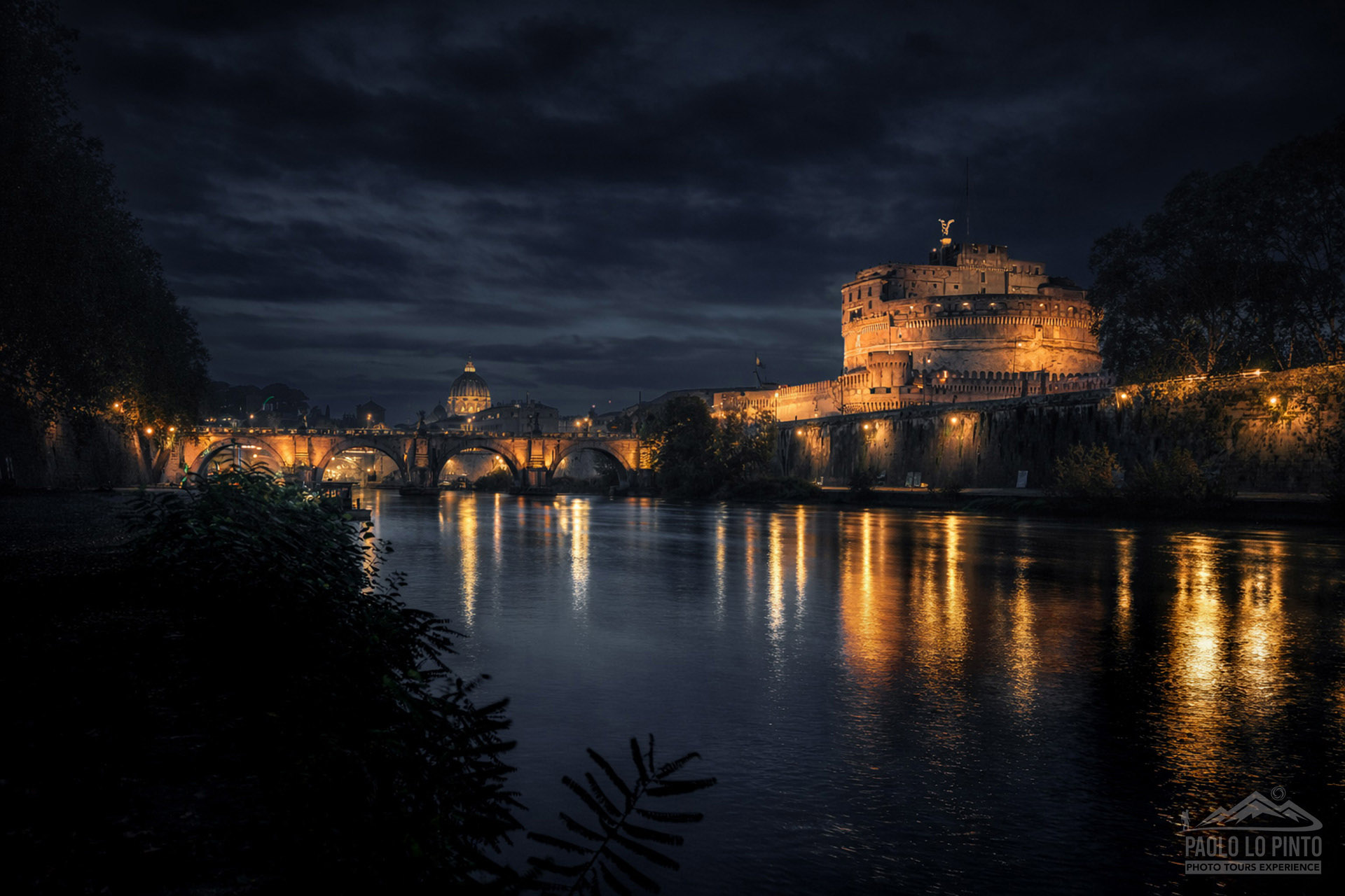 workshop-fotografico-roma-cinematografica-castel-sant-angelo workshop fotografico roma by night castello di sant angelo e basilica di san pietro visti da lungo il tevere