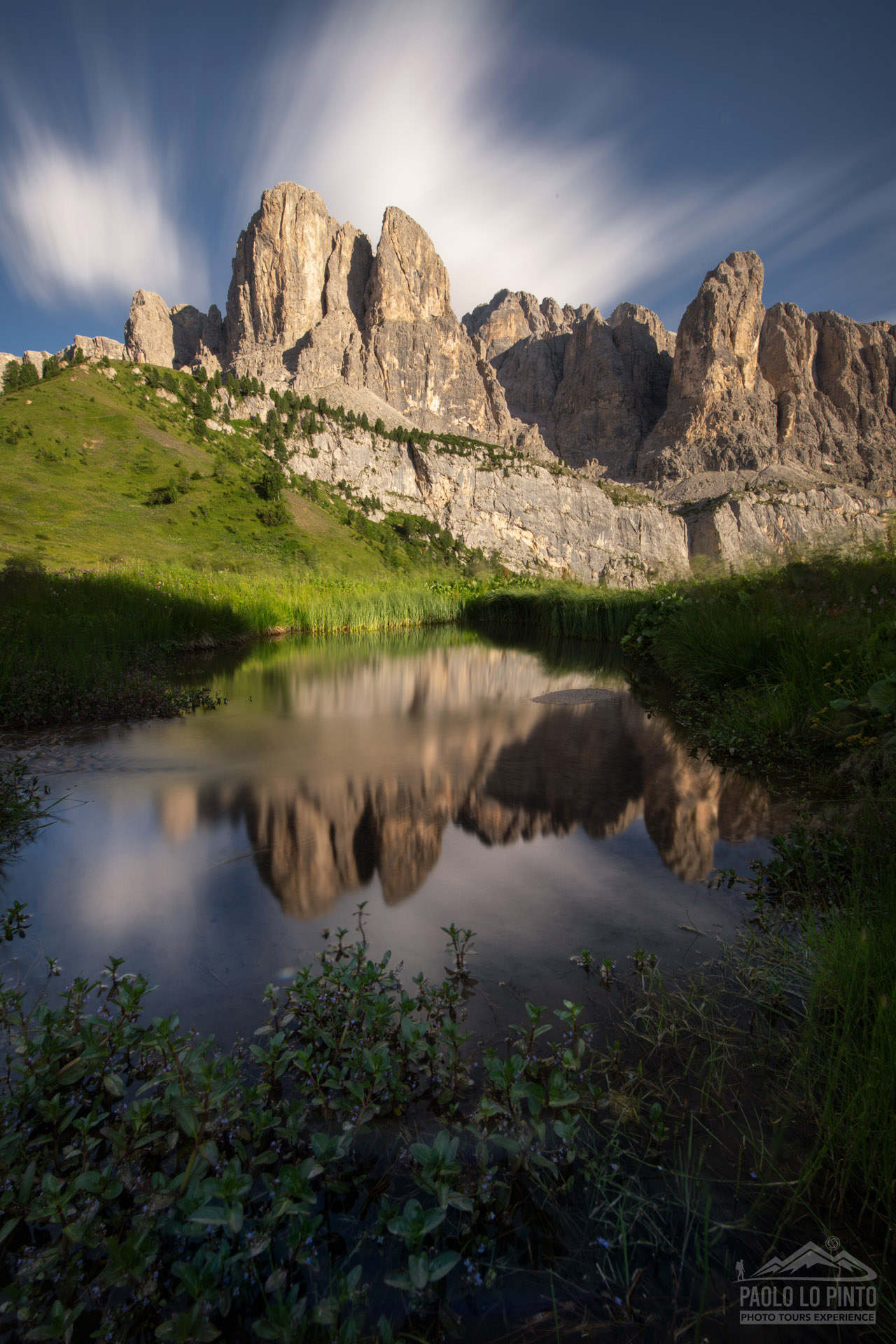 workshop-fotografico-dolomiti-laghetto-passo-gardena workshop fotografico dolomiti riflesso su acqua passo gardena