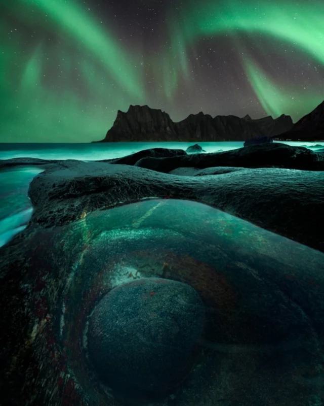 DRAGON EYE 🐉

Una fotografia scattata durante uno degli ultimi viaggi fotografici nelle meravigliose Isole Lofoten. Di giorno, la vista da questo punto è già di per sé spettacolare, ma di notte, quando l’aurora boreale inizia a danzare nel cielo, si trasforma in uno spettacolo straordinario da togliere il fiato!

Sogni di fotografare incantevoli paesaggi come questo? 🌊✨ Vieni con noi alle Isole Lofoten, un paradiso per gli amanti della fotografia e preparati a catturare momenti unici! 🇳🇴

🗓️ 21 - 27 febbraio 2025
🔥 100€ di sconto SOLO per i primi 2 iscritti 
⚠️ Posti limitati

Link in bio 

#lofoten #lofotenislands #lofotenhighlights: #northernlights #aurora #auroraborealis #auroraboreale #norway #phototour #travelgoals #travelphotos #travelphotographer #nightsky #nightshooters #nightscape #nightskyphotography #astrophotography #longexposurephotography#alpscape